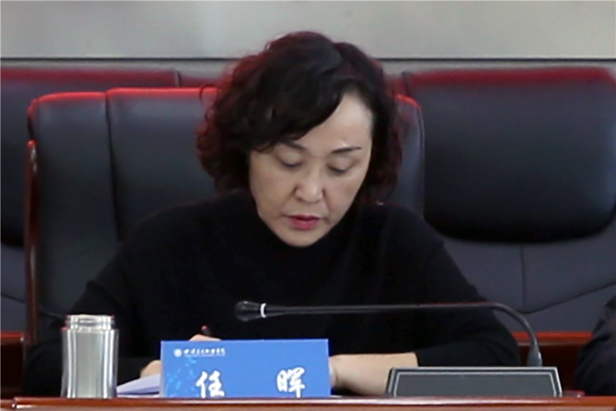 任暉院長主持會議.jpg