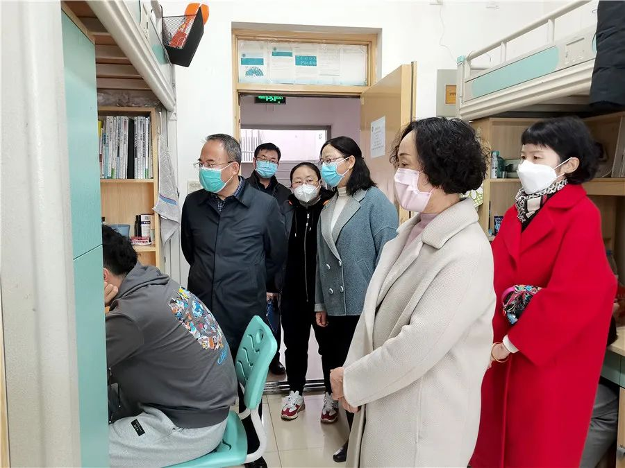 校黨委書記姜德民、校長任暉帶隊視察各項疫情防控工作2.png