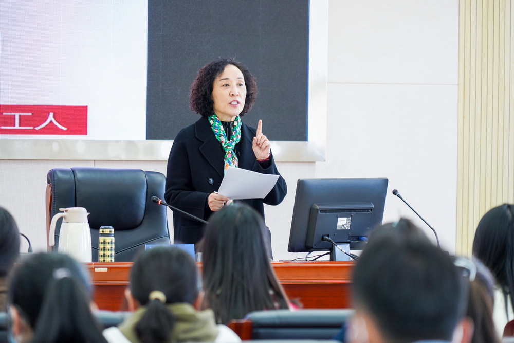 2-2023年3月6日   黨委副書記、校長任暉為全校團員干部講授開學第一課 (9)_調整大小.jpg