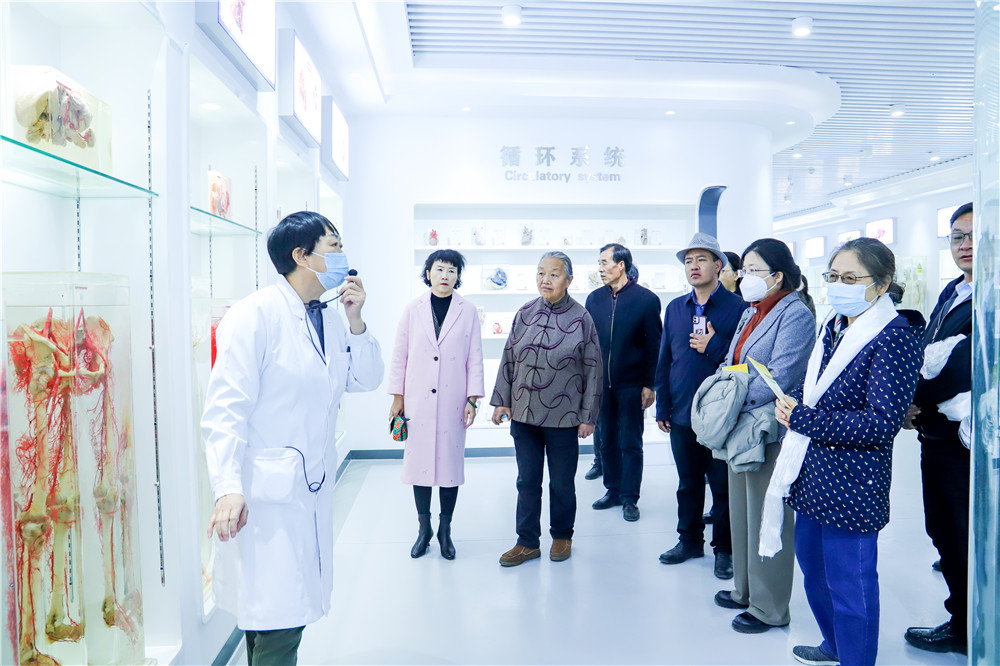 2023年3月21日   甘肅衛生職業學院與奇正藏藥共建“藏醫藥產業學院”揭牌儀式 (5).jpg