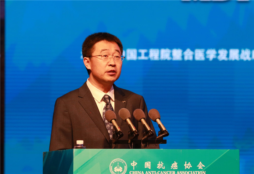 6兩天的巡講里，主辦方特別邀請省衛健委主任張浩、省衛建委副主任白育萍以及專家團隊，這句話前面.jpg